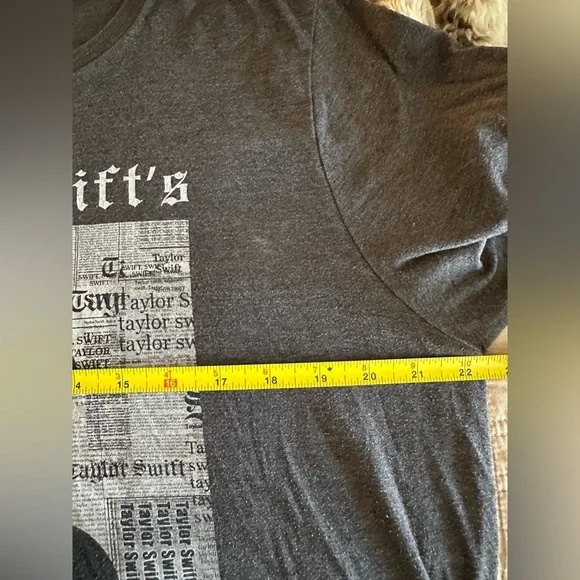 Taylor Swift Black & White 'Stadium Tour' Graphic Tee - Picture 5 of 7